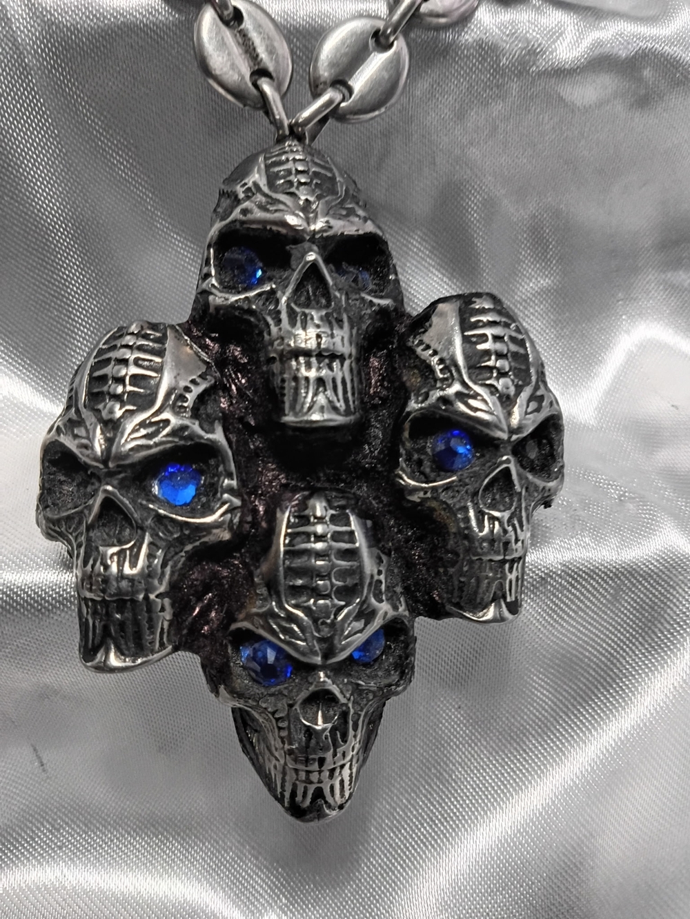 Men's Silver Skull Cluster Pendant Necklace with Blue Eyes.